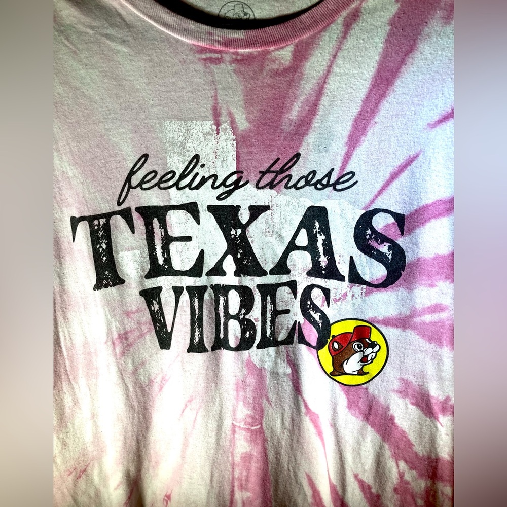 Buc-ees Feeling Those Texas Vibes Buc-ees Graphic T-Shirt Size M